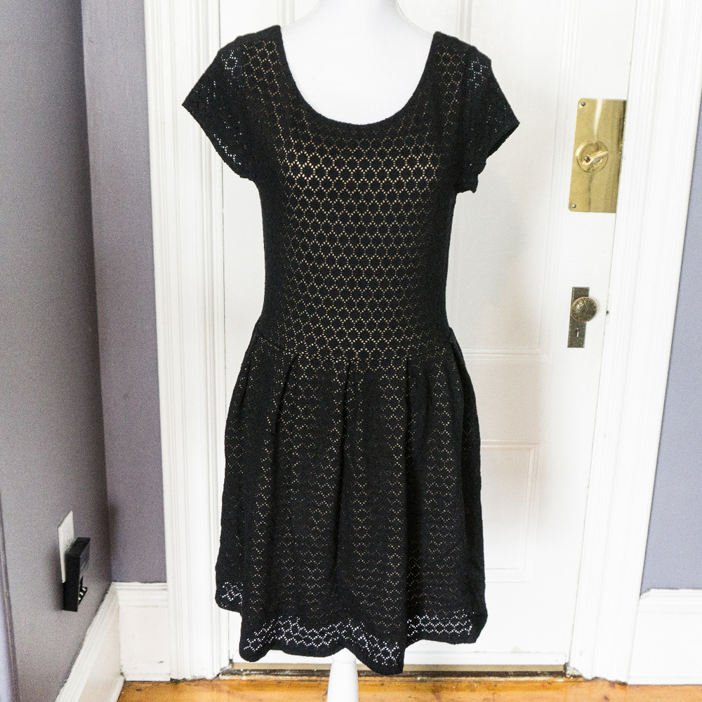 SALE!! Awesome black scoop neck dress